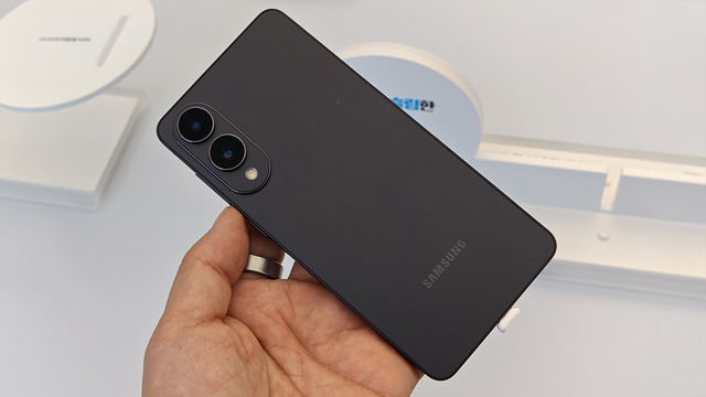 この薄さを舐めてはいけない。5.8mmの激薄スマホGalaxy S25 Edgeをじっくりむっちり触ってきた（スマホ沼）
