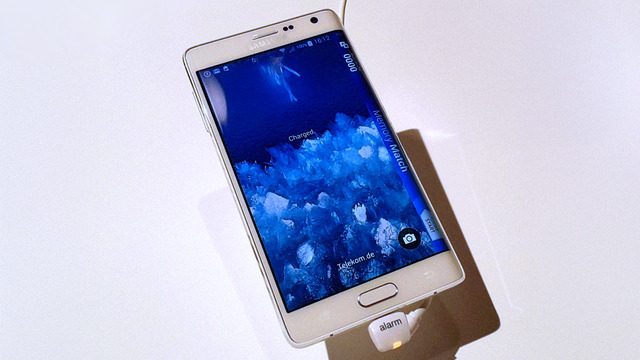 Galaxy S25 Edgeのルーツを辿ると懐かしの変態端末を思い出す（スマホ沼）