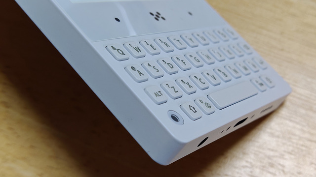 QWERTYキー好き注目の「Minimal Phone」を古の名キーボード端末と比較（スマホ沼）