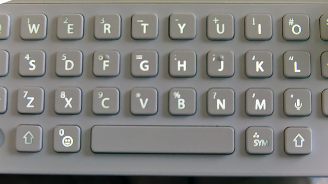 QWERTYキー好き注目の「Minimal Phone」を古の名キーボード端末と比較（スマホ沼）
