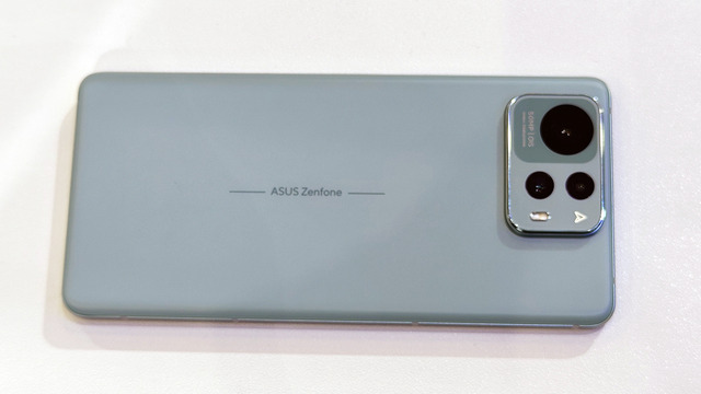 日本でも出るAIスマホ「Zenfone 12 Ultra」の実機をひと足先にチェック(スマホ沼)