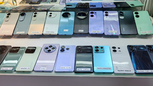 中古スマホ屋さんがひしめく台湾のビル、東協廣場で掘り出し物を物色してきた（スマホ沼）