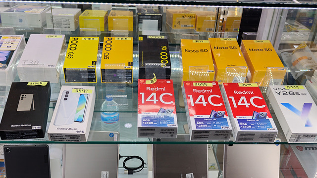 中古スマホ屋さんがひしめく台湾のビル、東協廣場で掘り出し物を物色してきた（スマホ沼）