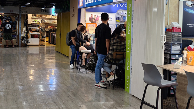 中古スマホ屋さんがひしめく台湾のビル、東協廣場で掘り出し物を物色してきた（スマホ沼）