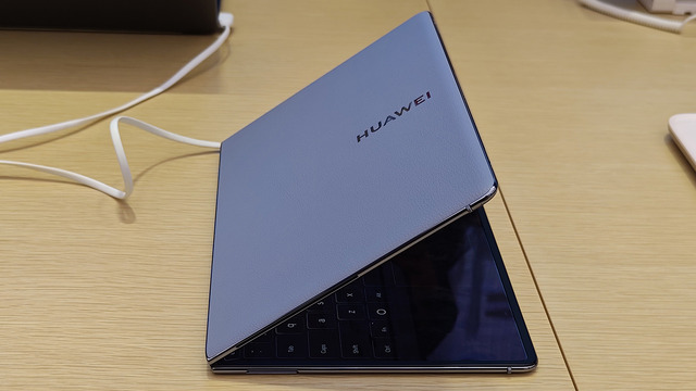 18インチのフォルダブル・ノート「MateBook Fold Ultimate Design」を見た。そのインパクトたるや(スマホ沼)