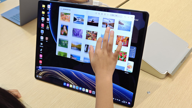 18インチのフォルダブル・ノート「MateBook Fold Ultimate Design」を見た。そのインパクトたるや(スマホ沼)