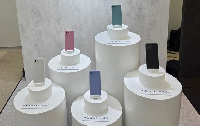 シャープ「AQUOS R10」発表。“自然に働くAI”をハカセと体験（スマホ沼）