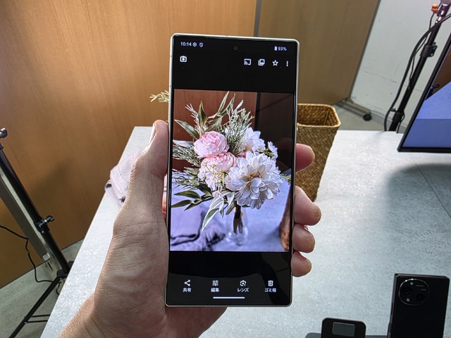 シャープ「AQUOS R10」発表。“自然に働くAI”をハカセと体験（スマホ沼）