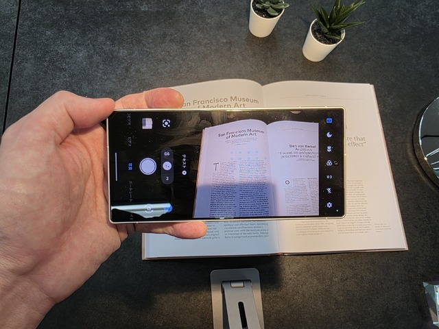 シャープ「AQUOS R10」発表。“自然に働くAI”をハカセと体験（スマホ沼）