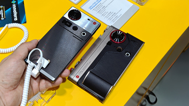 日本発売中のnubia Z70 Ultraにも変態カメラキットがあった(スマホ沼)