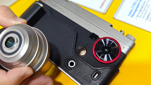 日本発売中のnubia Z70 Ultraにも変態カメラキットがあった(スマホ沼)