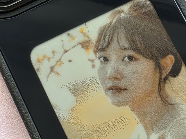 カラーEインク搭載で毎日違うデザインに。“推し活”も捗るiPhoneケース（スマホ沼）