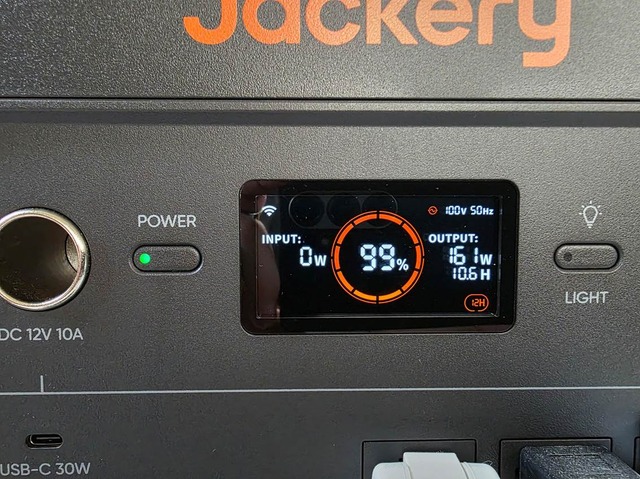 PCとディスプレイを丸1日稼働。日常使いポータブル電源の実力を本気で検証してみた
