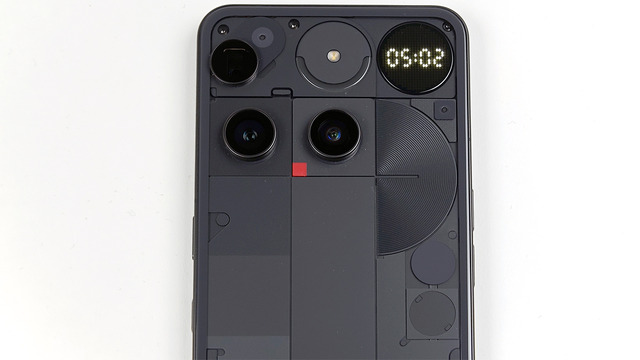 Nothing Phone (3) 実機レビュー。遊べるGlyph Matrix&夜景もバッチリな高性能カメラ(スマホ沼)