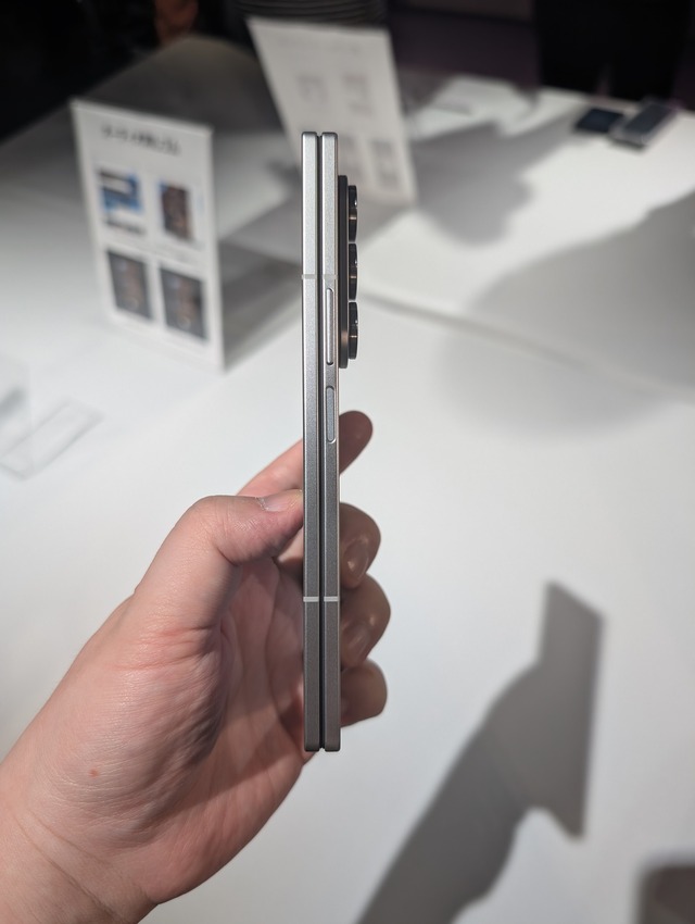 驚きの薄型軽量化、Galaxy Z Fold7発表。2億画素Ultraカメラ搭載　外画面の狭さも払拭