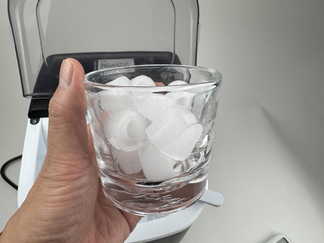 コンビニで氷を買うよりおトク！ 最速6分で氷ができる格安製氷機を買ってみた