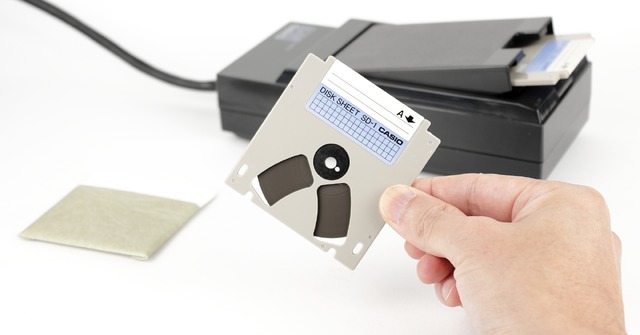 事務コンやワープロで使われたスパイラル記録の磁気ディスク「データカセット」(16KB~、1982年頃~):ロストメモリーズ File045