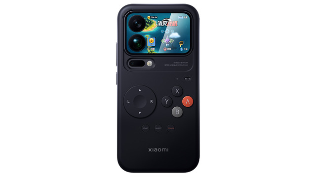 ハカセが選ぶ今年の“変態スマホ”はレトロ携帯ゲーム機に変身する遊び心