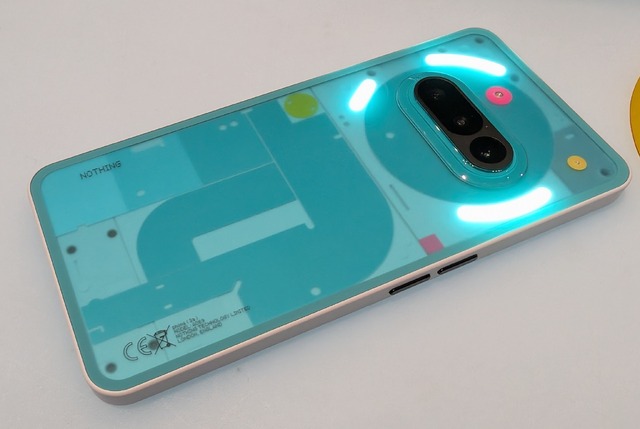 お手ごろ価格の3眼スマホ Nothing Phone（3a）実機レビュー。カメラは想像以上、Essential Keyはアップデートに期待