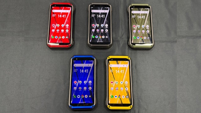 「TORQUE G07」発表、実機をチェック。2.2m落下・海水5m・耐泥水を含む全37項目をクリア、衛星データ通信も可能に（石野純也）