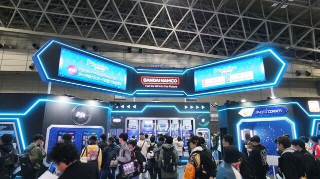 VTuberの“リアル”イベントとは!?...3日開催で幕張メッセをジャックしたホロライブエキスポに「VTuberの最前線」を見た【イベントレポ／コラボスタンディー コレクションも！／写真158枚】