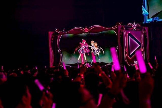 VTuberの“リアル”イベントとは!?...3日開催で幕張メッセをジャックしたホロライブエキスポに「VTuberの最前線」を見た【イベントレポ／コラボスタンディー コレクションも！／写真158枚】