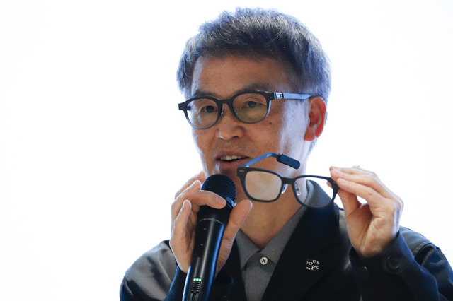 鯖江発のARグラス「SABERA」発表、通知や翻訳・ナビをFOV30度で表示　超早割6万4990円から