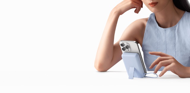 シャオミ、早割4280円の多機能マグネット式モバイルバッテリー発売　無線15W・有線33Wでケーブル直付け、スタンド・ディスプレイ搭載