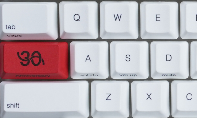 HHKB初の押下圧30g、30周年限定モデルを試し打ち　赤いCTRLキー同梱のHappy Hacking Keyboard Professional HYBRID Type-S発売