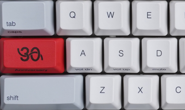 HHKB初の押下圧30g、30周年限定モデルを試し打ち　赤いCTRLキー同梱のHappy Hacking Keyboard Professional HYBRID Type-S発売