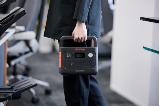 Jackery、小型で10ms UPS対応のポータブル電源「300 New」発売　300W出力 288Whで3.7kg、テレワーク停電対策