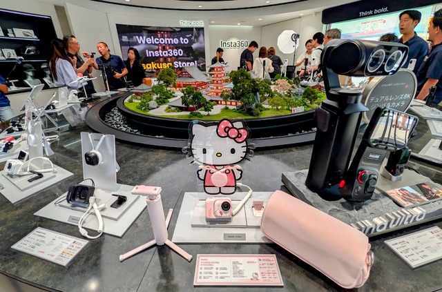 JK型の巨人、浅草に襲来。Insta360旗艦店がオープン　フルラインナップ試せる拠点、Antigravity A1ドローン「飛行エリア」も
