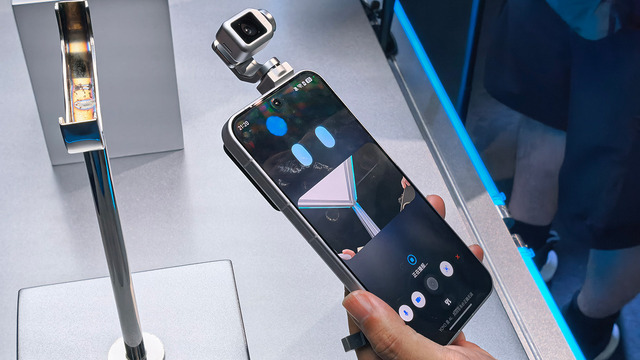 AI時代の新スマホは正方形？　中国市場で増殖する「スクエアAIスマホ」(山根康宏)