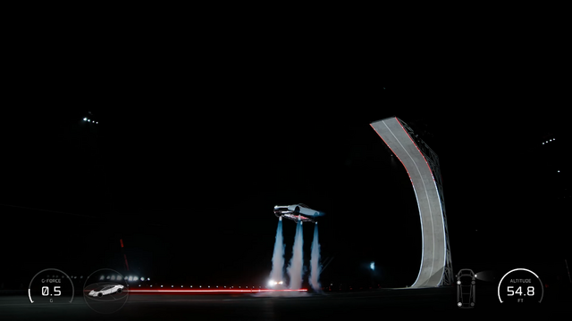 テスラが空飛ぶクルマ「ロードスター・ロケット」実演、イーロン・マスクいわく「楽しさは10点満点中11点」　逆さに貼り付く吸引ファンも搭載
