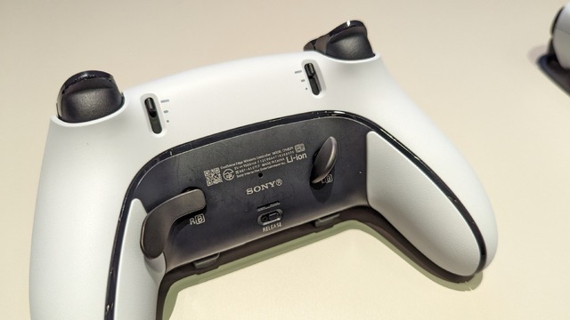 PS5 DualSense Edge先行ハンズオンレビュー。背面ボタン・交換式