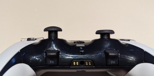 PS5 DualSense Edge先行ハンズオンレビュー。背面ボタン・交換式 