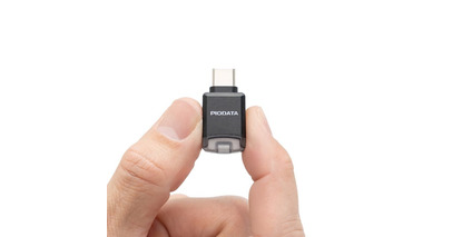 超小型！写真・動画をバックアップできるUSB-Cカードリーダー